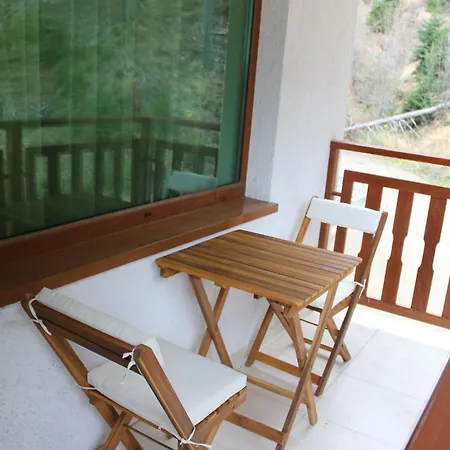 In Forest Glade Apartment